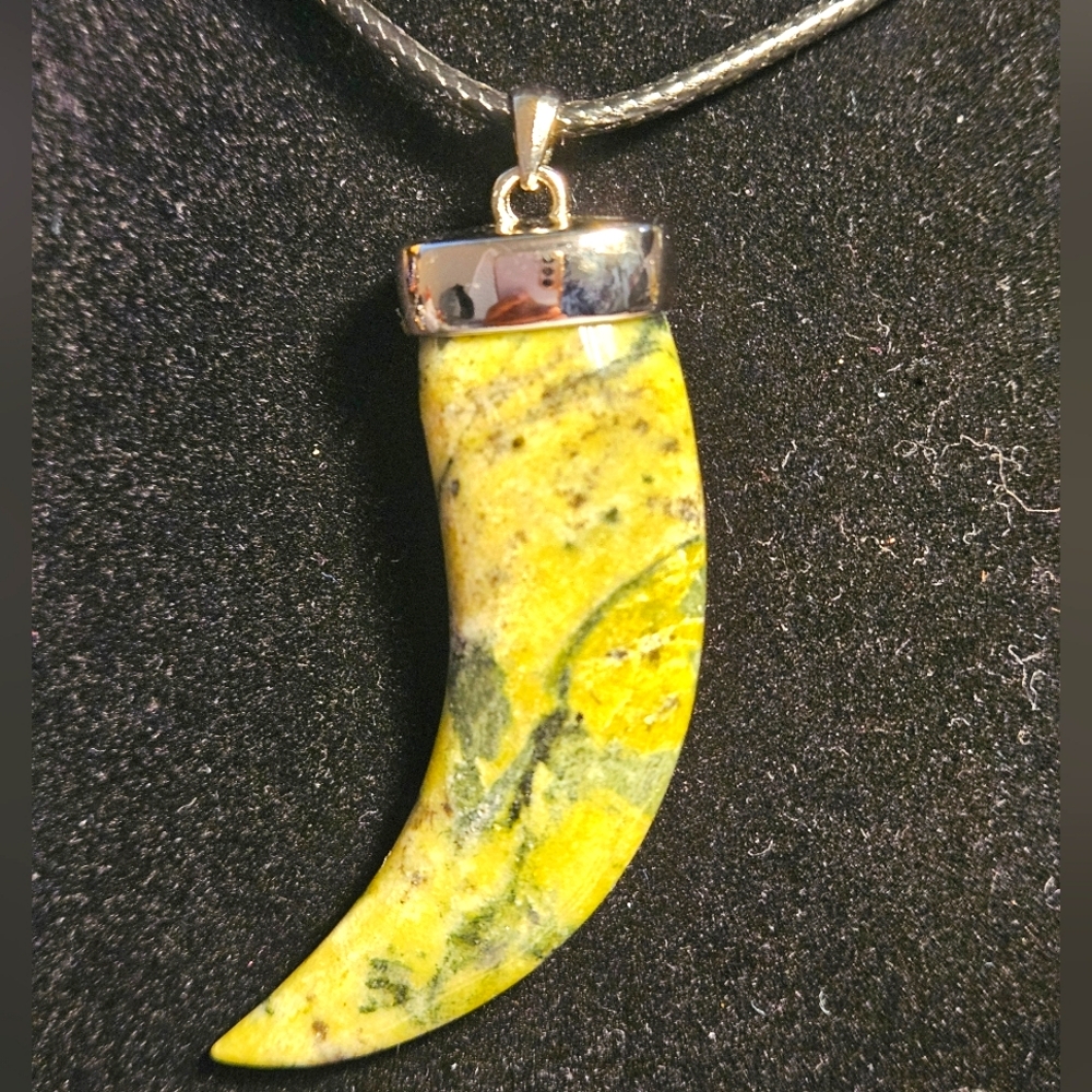 Green Jade Fang Pendant